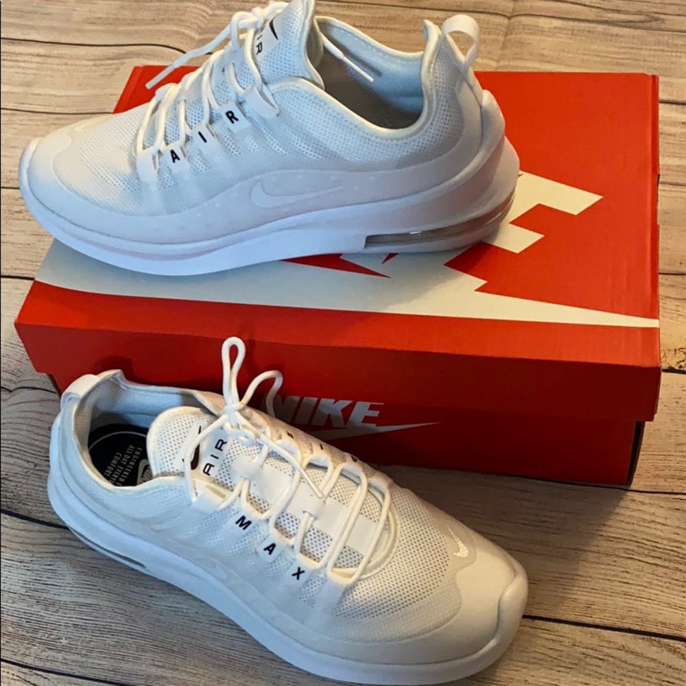 Nike WHITE brand new air max axis size 8.5